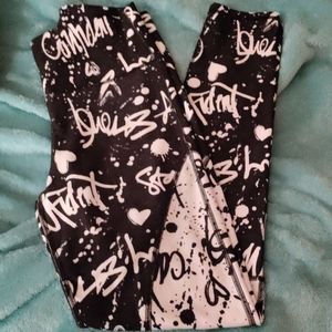 ⭐Fabletics Graffiti Leggings